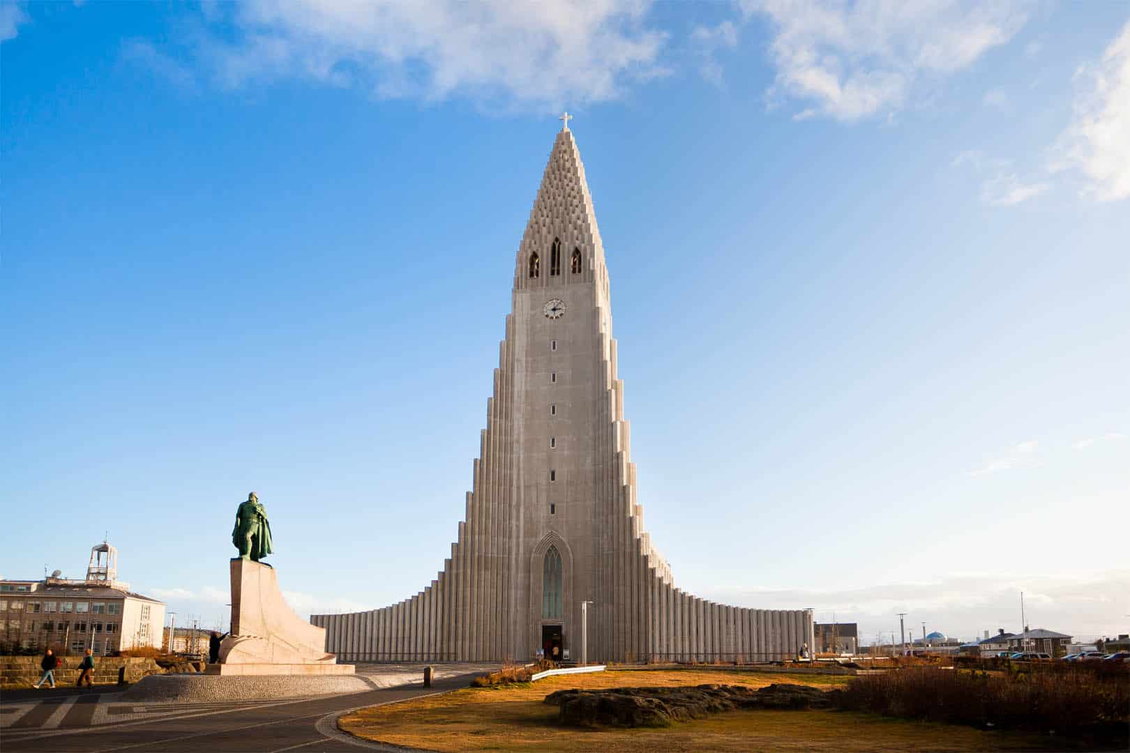 hallgrimskirkja-church-in-reykjavik-iceland-21928071