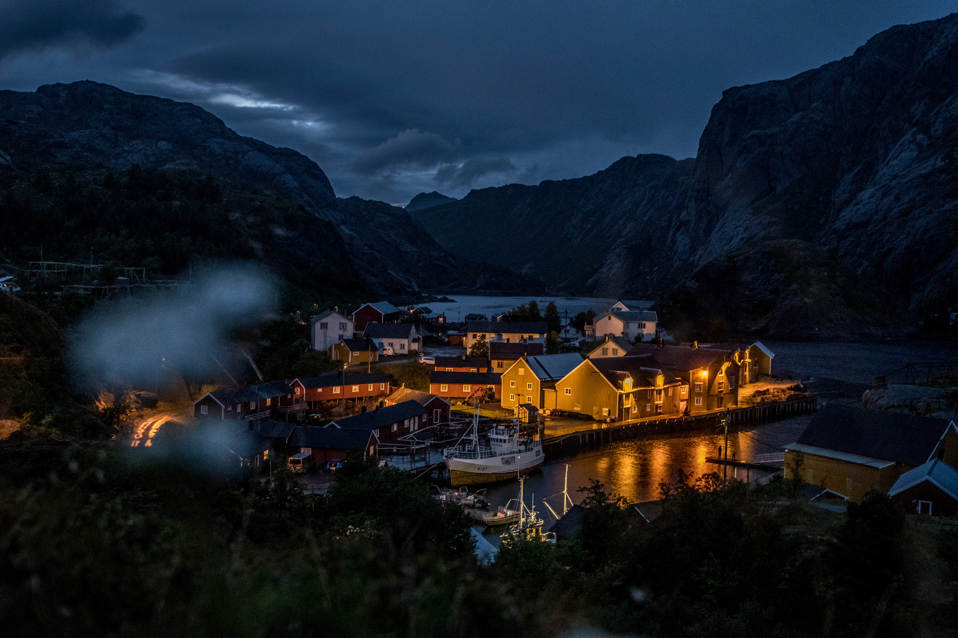 Night in the fishing village Nusfjord in Lofoten_Thomas Rasmus Skaug - VisitNorway