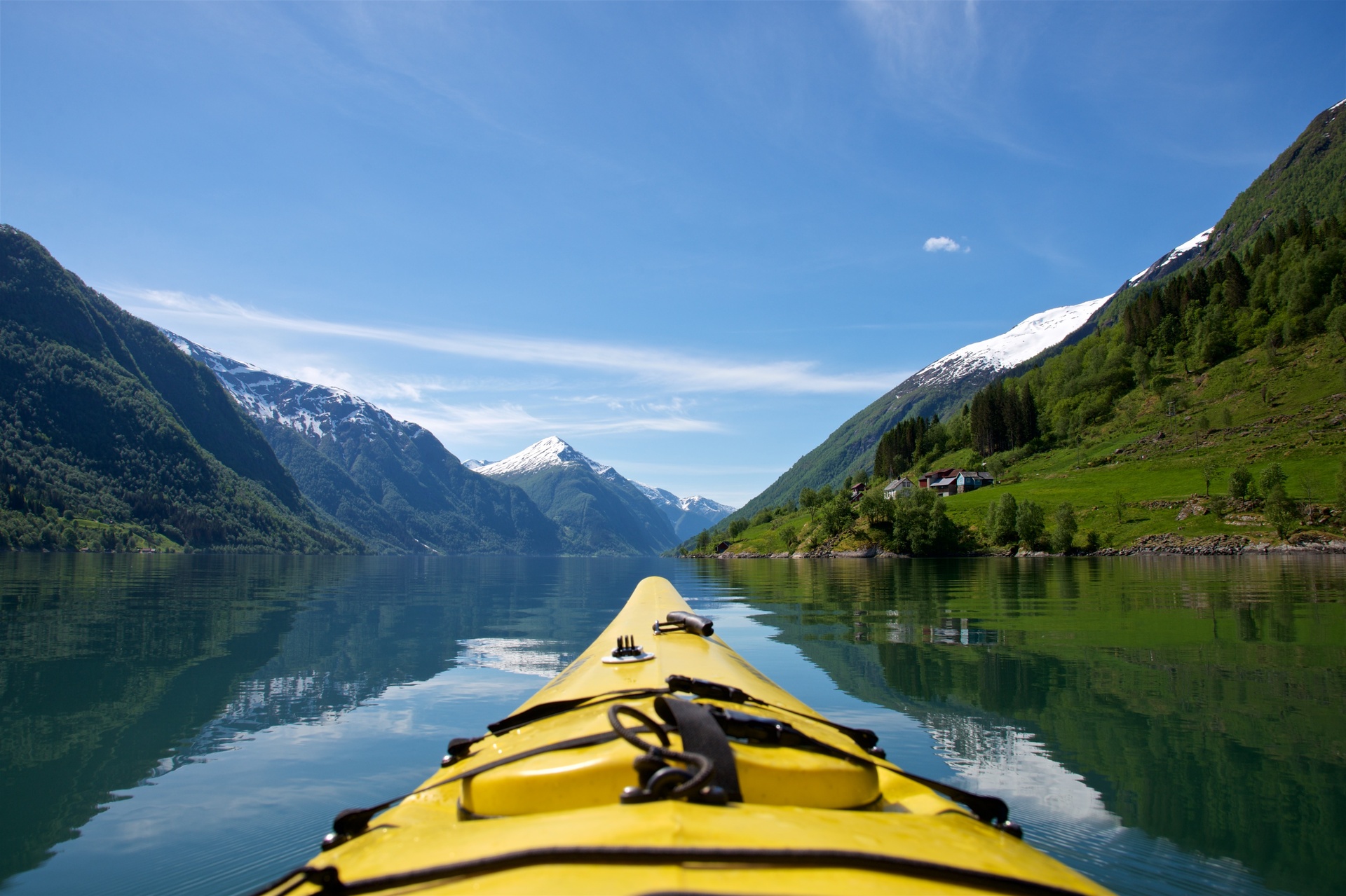 Kayaking in beautiful Fjærlandsfjord_Øyvind Heen - fjords